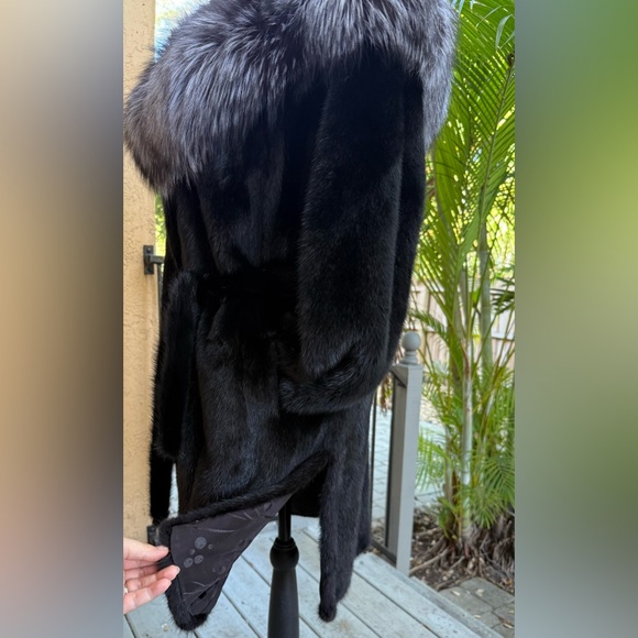 Mink Fur Coat with Silver Fox Hood – Black – Excellent Condition - Picture 10 of 16
